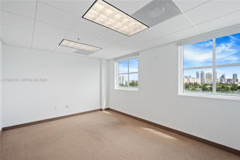 Immobilier commercial à vendre à North Miami Beach, Floride № 2255774 - photo 10