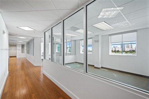 Immobilier commercial à North Miami Beach, Floride № 2255774