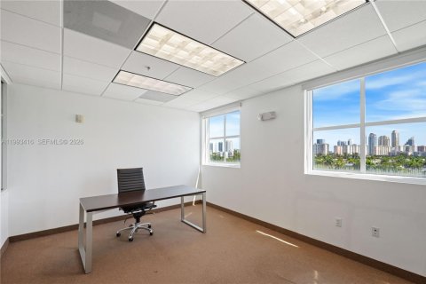 Immobilier commercial à vendre à North Miami Beach, Floride № 2255774 - photo 19