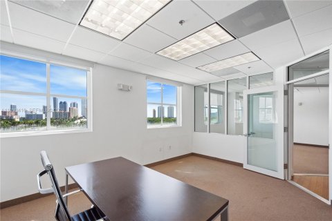 Immobilier commercial à vendre à North Miami Beach, Floride № 2255774 - photo 28