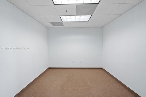 Immobilier commercial à vendre à North Miami Beach, Floride № 2255774 - photo 27