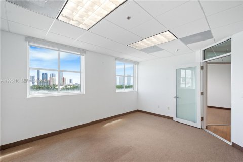 Immobilier commercial à vendre à North Miami Beach, Floride № 2255774 - photo 11