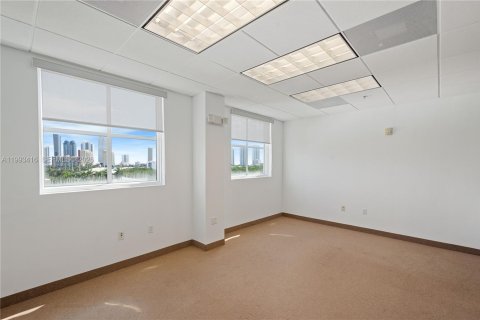 Immobilier commercial à vendre à North Miami Beach, Floride № 2255774 - photo 20