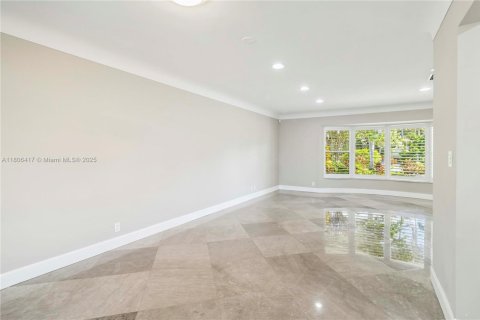 House in Pompano Beach, Florida 3 bedrooms, 165.09 sq.m. № 1940439 - photo 17