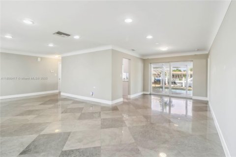 House in Pompano Beach, Florida 3 bedrooms, 165.09 sq.m. № 1940439 - photo 19