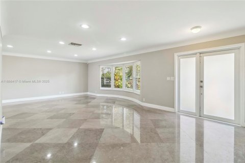 House in Pompano Beach, Florida 3 bedrooms, 165.09 sq.m. № 1940439 - photo 13