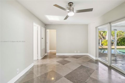 House in Pompano Beach, Florida 3 bedrooms, 165.09 sq.m. № 1940439 - photo 23