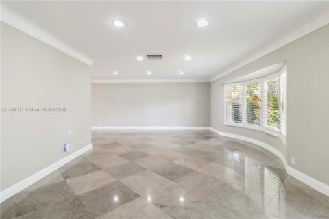 House in Pompano Beach, Florida 3 bedrooms, 165.09 sq.m. № 1940439 - photo 15