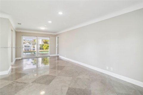 House in Pompano Beach, Florida 3 bedrooms, 165.09 sq.m. № 1940439 - photo 21