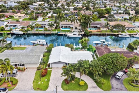 House in Pompano Beach, Florida 3 bedrooms, 165.09 sq.m. № 1940439 - photo 1