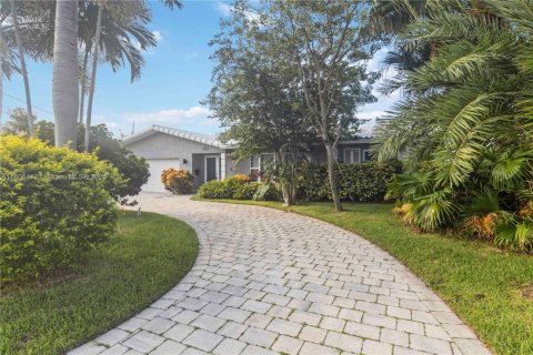 House in Pompano Beach, Florida 3 bedrooms, 165.09 sq.m. № 1940439 - photo 11