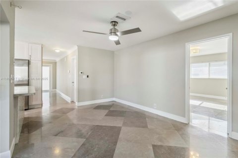 House in Pompano Beach, Florida 3 bedrooms, 165.09 sq.m. № 1940439 - photo 25