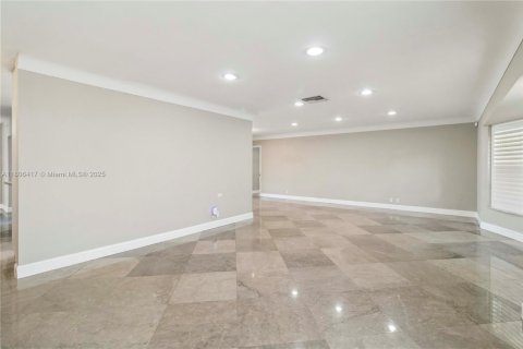 House in Pompano Beach, Florida 3 bedrooms, 165.09 sq.m. № 1940439 - photo 16