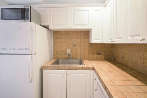Condominio en venta en Miami Beach, Florida, 52.03 m2 № 1779916 - foto 4