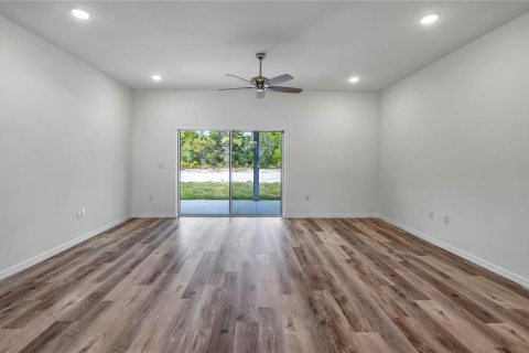 House in Eustis, Florida 4 bedrooms, 152.73 sq.m. № 1742846 - photo 3