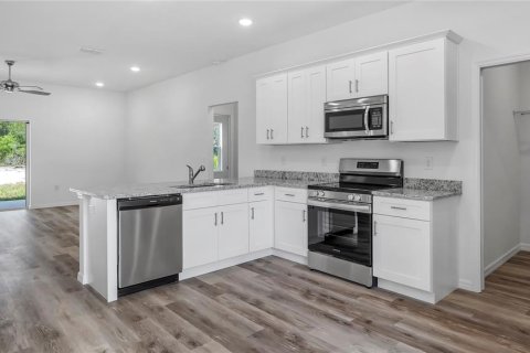 House in Eustis, Florida 4 bedrooms, 152.73 sq.m. № 1742846 - photo 13