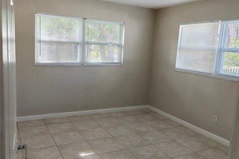 Propiedad comercial en venta en Largo, Florida, 6 dormitorios, 182.09 m2 № 2371704 - foto 2
