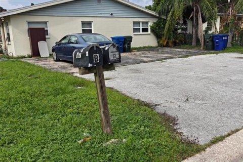 Propiedad comercial en Largo, Florida 6 dormitorios, 182.09 m2 № 2371704
