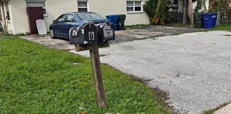 Propiedad comercial en Largo, Florida 6 dormitorios, 182.09 m2 № 2371704
