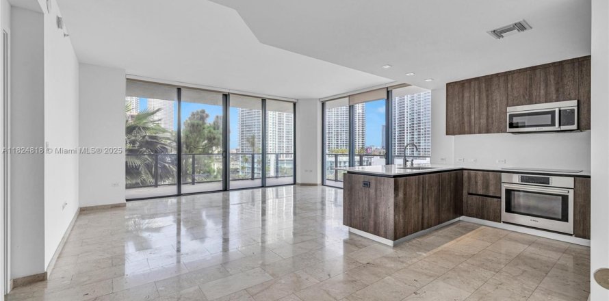 Condominio en Miami, Florida, 2 dormitorios № 1790717