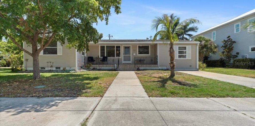 House in Punta Gorda, Florida 4 bedrooms, 141.86 sq.m. № 1826209