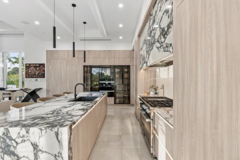 House in Plantation, Florida 5 bedrooms, 513.75 sq.m. № 2020059 - photo 28