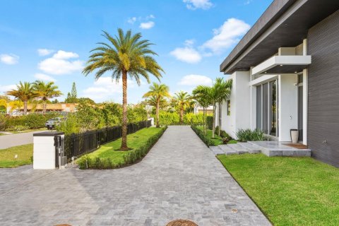 House in Plantation, Florida 5 bedrooms, 513.75 sq.m. № 2020059 - photo 3