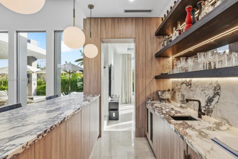 House in Plantation, Florida 5 bedrooms, 513.75 sq.m. № 2020059 - photo 16