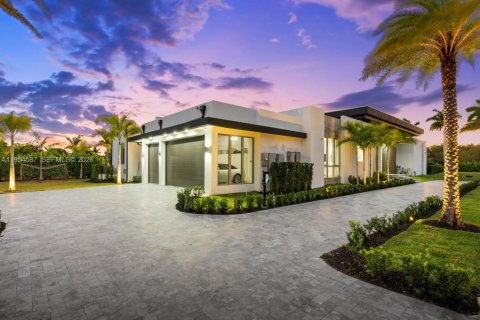 House in Plantation, Florida 5 bedrooms, 513.75 sq.m. № 2020059 - photo 5