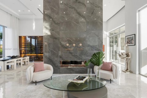 House in Plantation, Florida 5 bedrooms, 513.75 sq.m. № 2020059 - photo 12