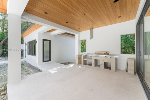 Casa en venta en Pinecrest, Florida, 7 dormitorios, 679.12 m2 № 1982579 - foto 24