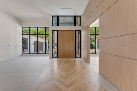 Casa en venta en Pinecrest, Florida, 7 dormitorios, 679.12 m2 № 1982579 - foto 2