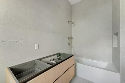 Casa en venta en Pinecrest, Florida, 7 dormitorios, 679.12 m2 № 1982579 - foto 17