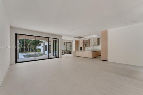 Casa en venta en Pinecrest, Florida, 7 dormitorios, 679.12 m2 № 1982579 - foto 5