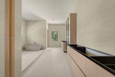 Casa en venta en Pinecrest, Florida, 7 dormitorios, 679.12 m2 № 1982579 - foto 12
