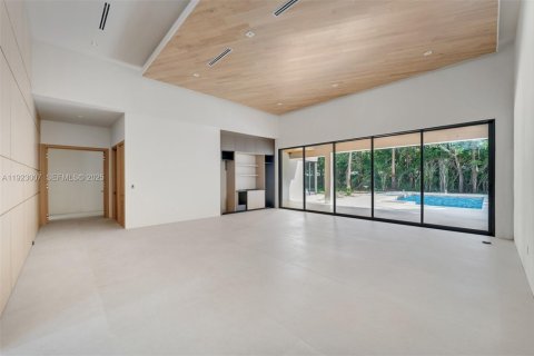 Casa en venta en Pinecrest, Florida, 7 dormitorios, 679.12 m2 № 1982579 - foto 9