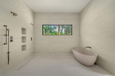 Casa en venta en Pinecrest, Florida, 7 dormitorios, 679.12 m2 № 1982579 - foto 13