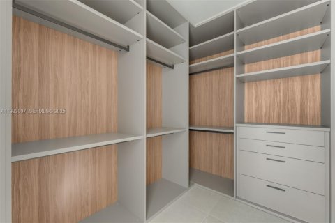 Casa en venta en Pinecrest, Florida, 7 dormitorios, 679.12 m2 № 1982579 - foto 20