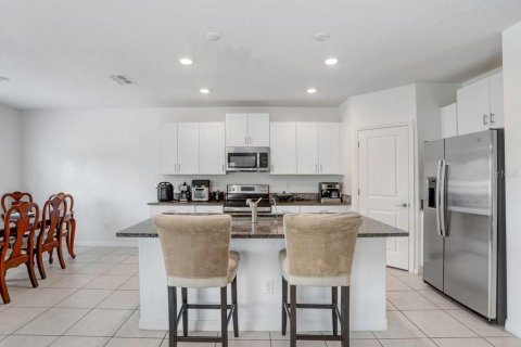 Casa en venta en Zephyrhills, Florida, 4 dormitorios, 192.59 m2 № 1721876 - foto 4