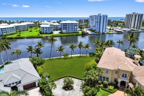 House in Delray Beach, Florida 3 bedrooms, 271.46 sq.m. № 2175790