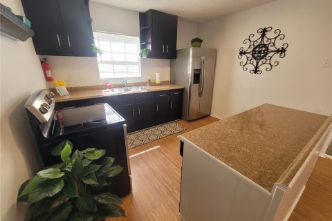 Casa en venta en Tampa, Florida, 3 dormitorios, 91.42 m2 № 1882939 - foto 14
