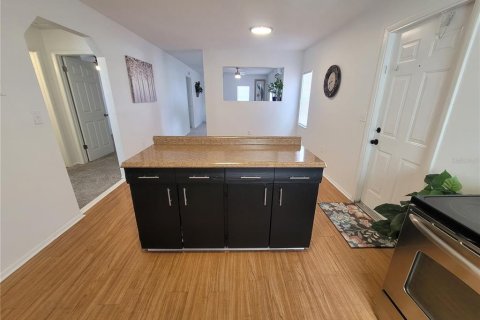 Casa en venta en Tampa, Florida, 3 dormitorios, 91.42 m2 № 1882939 - foto 12