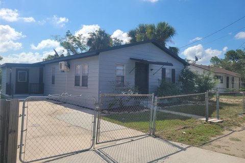 Casa en venta en Tampa, Florida, 3 dormitorios, 91.42 m2 № 1882939 - foto 2