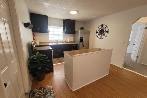 Casa en venta en Tampa, Florida, 3 dormitorios, 91.42 m2 № 1882939 - foto 8