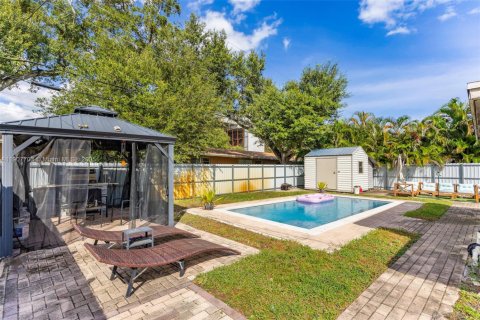 House in Fort Lauderdale, Florida 3 bedrooms, 115.38 sq.m. № 2013228 - photo 22