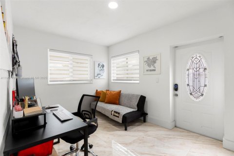 House in Fort Lauderdale, Florida 3 bedrooms, 115.38 sq.m. № 2013228 - photo 15