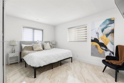 House in Fort Lauderdale, Florida 3 bedrooms, 115.38 sq.m. № 2013228 - photo 9