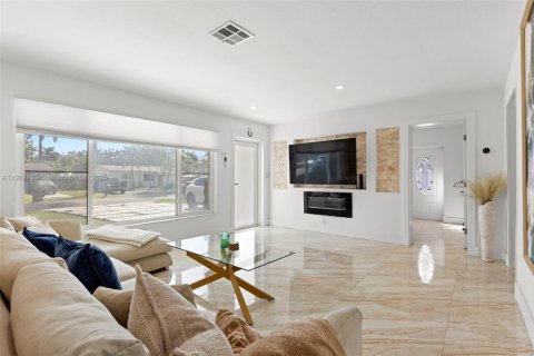 House in Fort Lauderdale, Florida 3 bedrooms, 115.38 sq.m. № 2013228 - photo 4