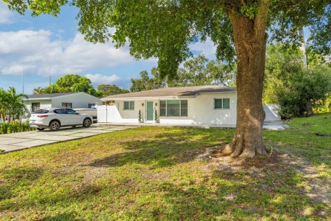 House in Fort Lauderdale, Florida 3 bedrooms, 115.38 sq.m. № 2013228 - photo 24