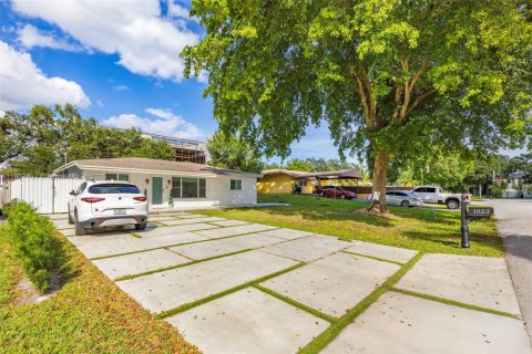 House in Fort Lauderdale, Florida 3 bedrooms, 115.38 sq.m. № 2013228 - photo 25